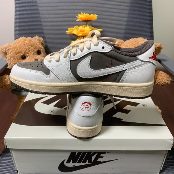 Men's Nike x Air Jordan 1 Low 'Reverse Mocha' Sneakers - Picture 5 of 8